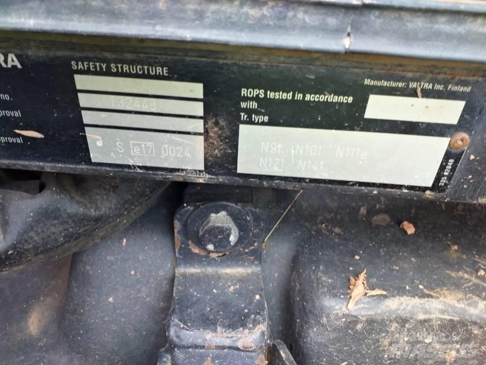 Valtra N121 Трактора