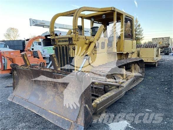 Komatsu D65E-6 Гусеничные бульдозеры