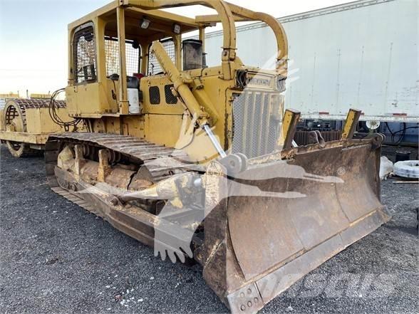 Komatsu D65E-6 Гусеничные бульдозеры