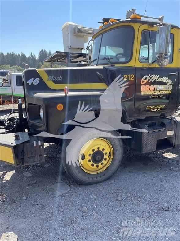Mack DM688S Седельные тягачи