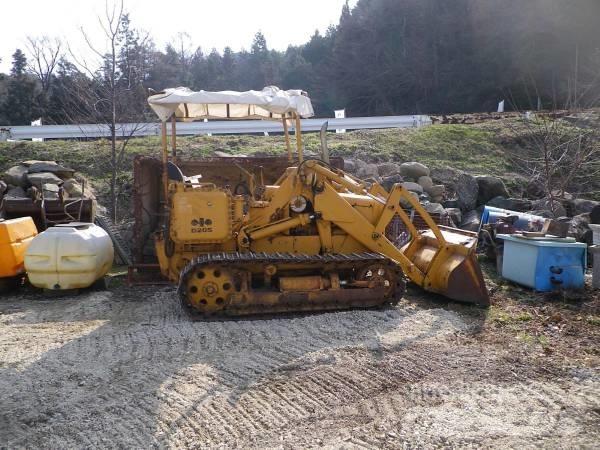 Komatsu D20S-3 Гусеничные бульдозеры