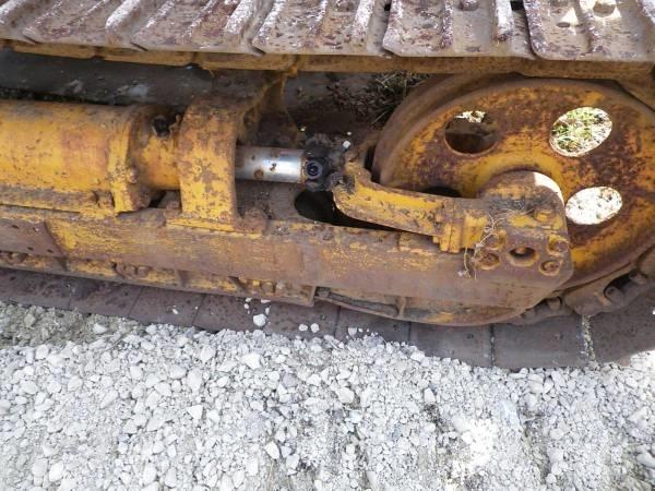 Komatsu D20S-3 Гусеничные бульдозеры