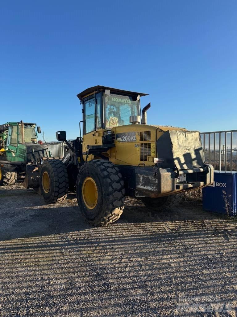 Komatsu WA 200 PZ-6 Фронтальные погрузчики