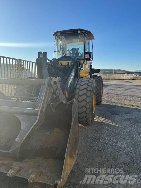 Komatsu WA 200 PZ-6 Фронтальные погрузчики
