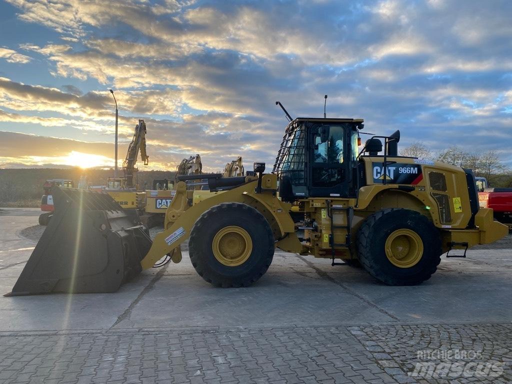 CAT 966 M Фронтальные погрузчики