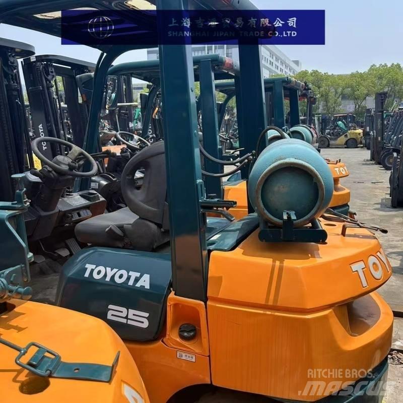 Toyota 25 Дизельные погрузчики