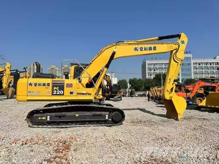 Komatsu PC 220 Гусеничные экскаваторы