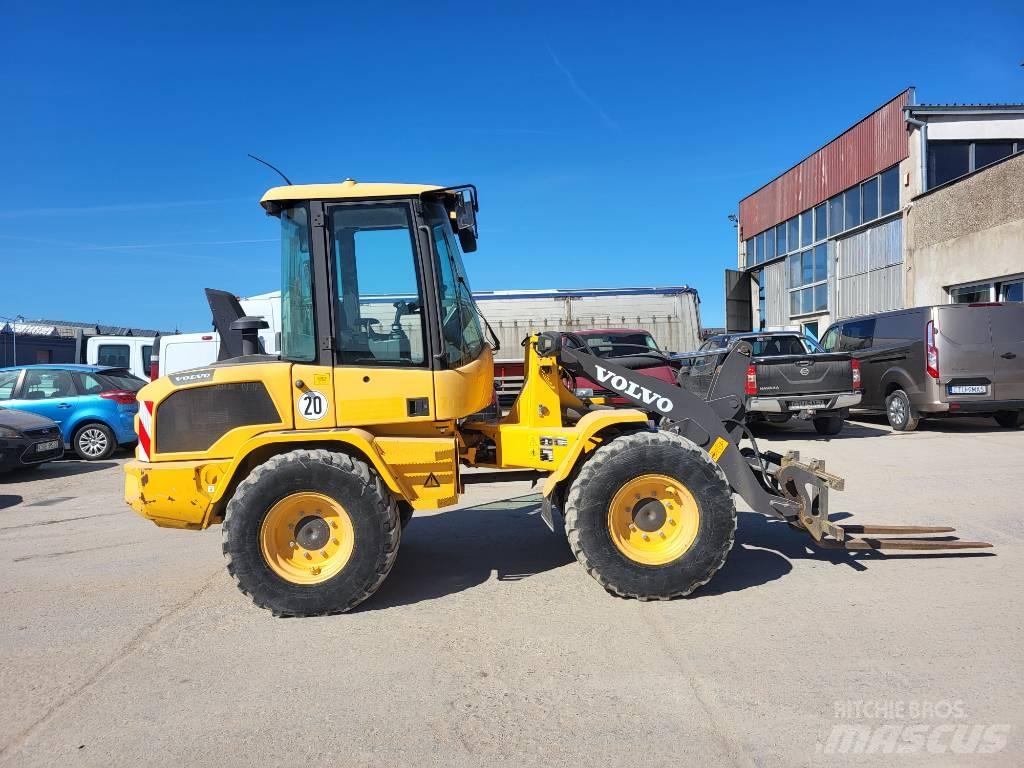 Volvo L 30 G Фронтальные погрузчики