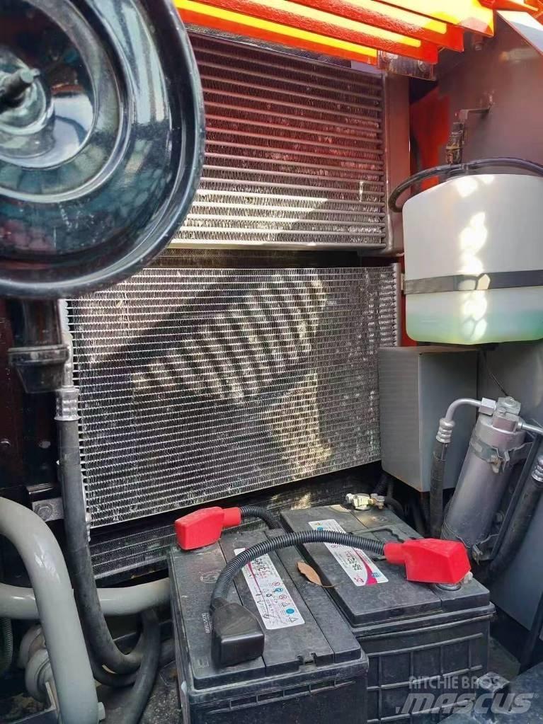 Hitachi ZX 120 Гусеничные экскаваторы
