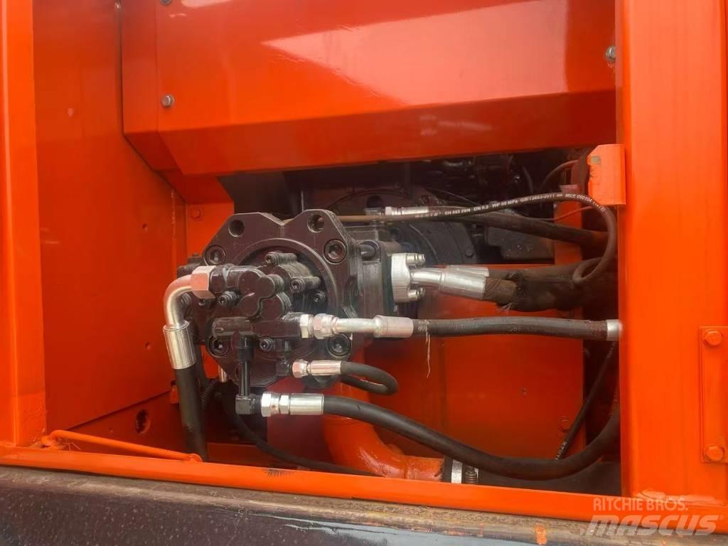 Doosan DX 225 LC Гусеничные экскаваторы
