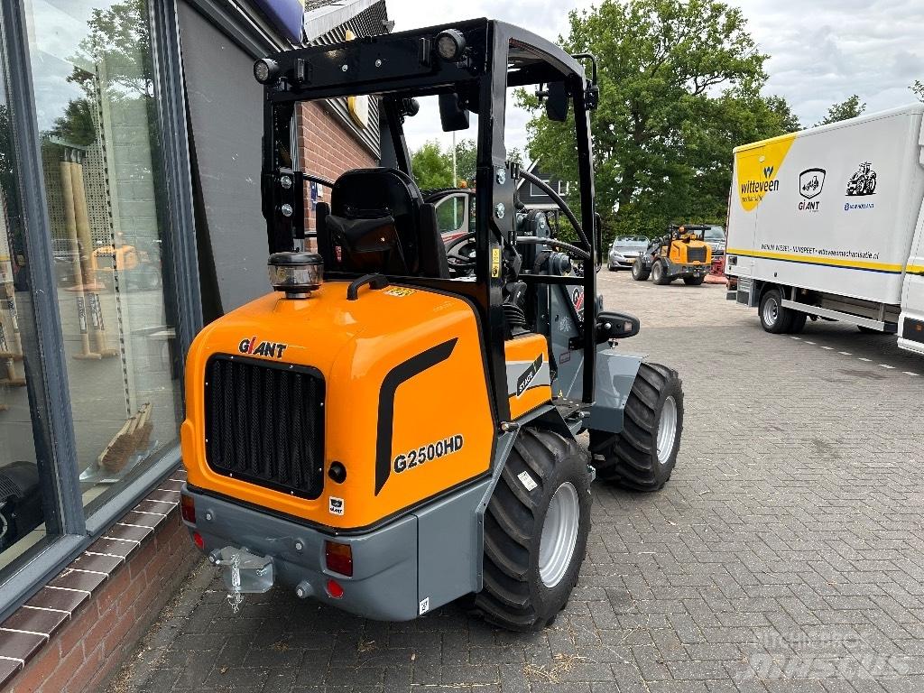 GiANT G2500HD Многофункциональные сельскохозяйственные погрузчики