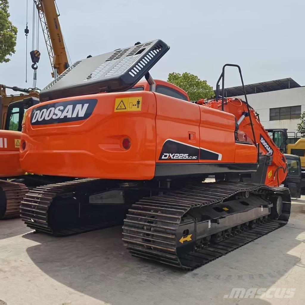 Doosan DX 225 Гусеничные экскаваторы