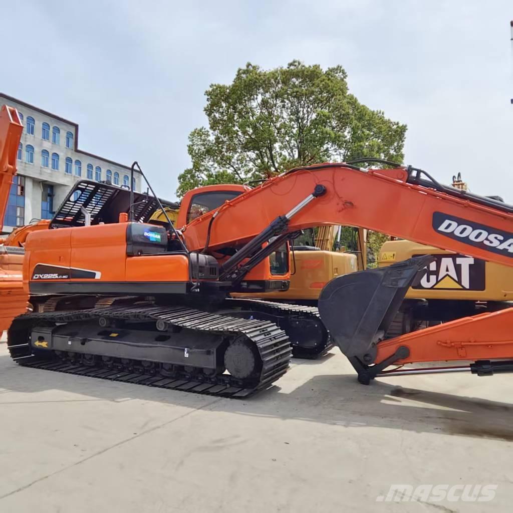 Doosan DX 225 Гусеничные экскаваторы