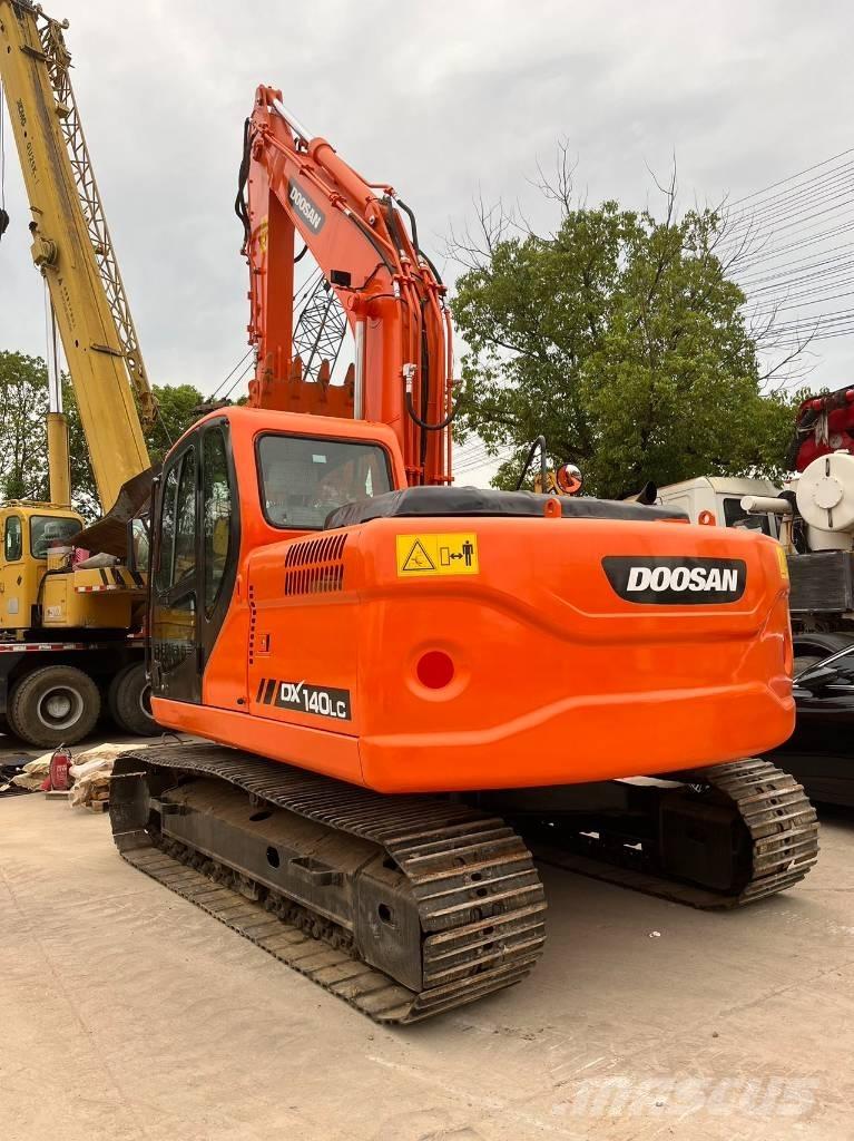 Doosan DX 140 LC Гусеничные экскаваторы
