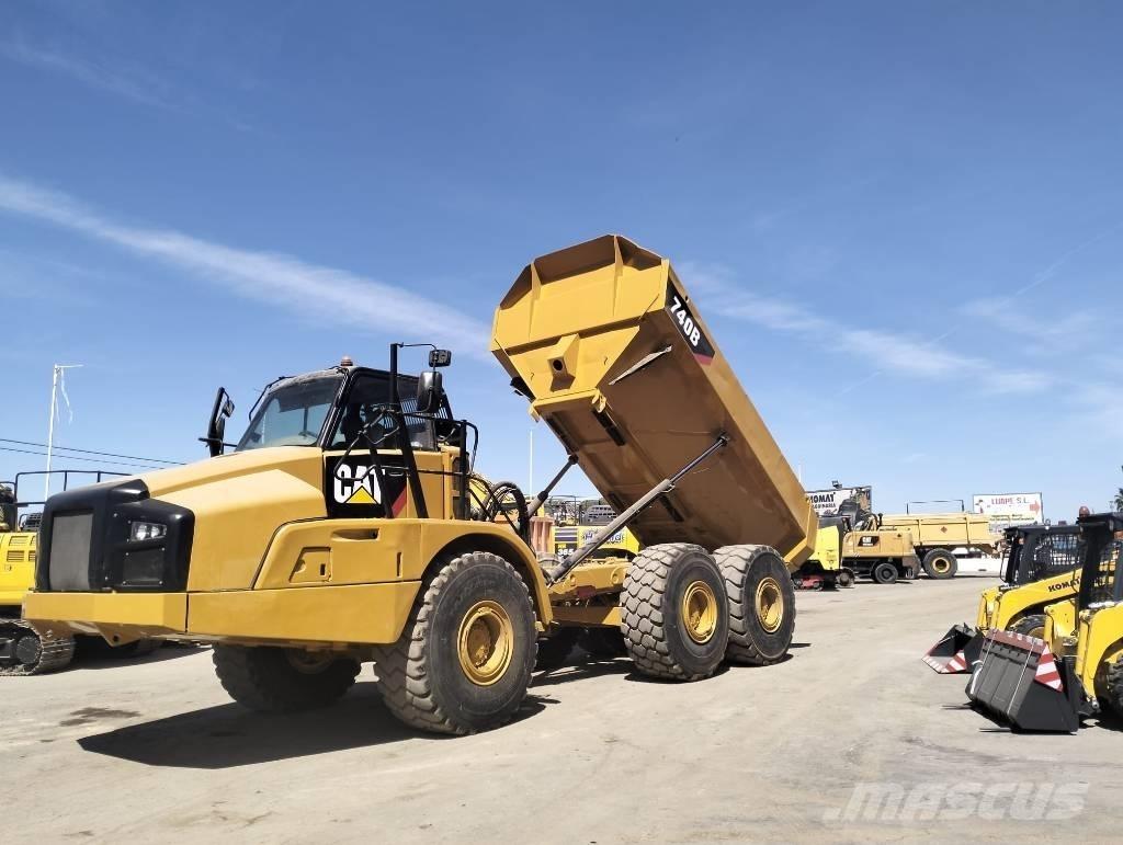 CAT 740 B Шарнирно-сочленённые самосвалы