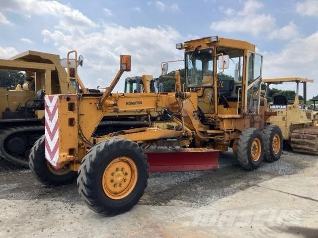 Komatsu GD 405 A-2 Грейдеры