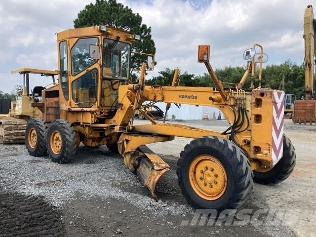 Komatsu GD 405 A-2 Грейдеры