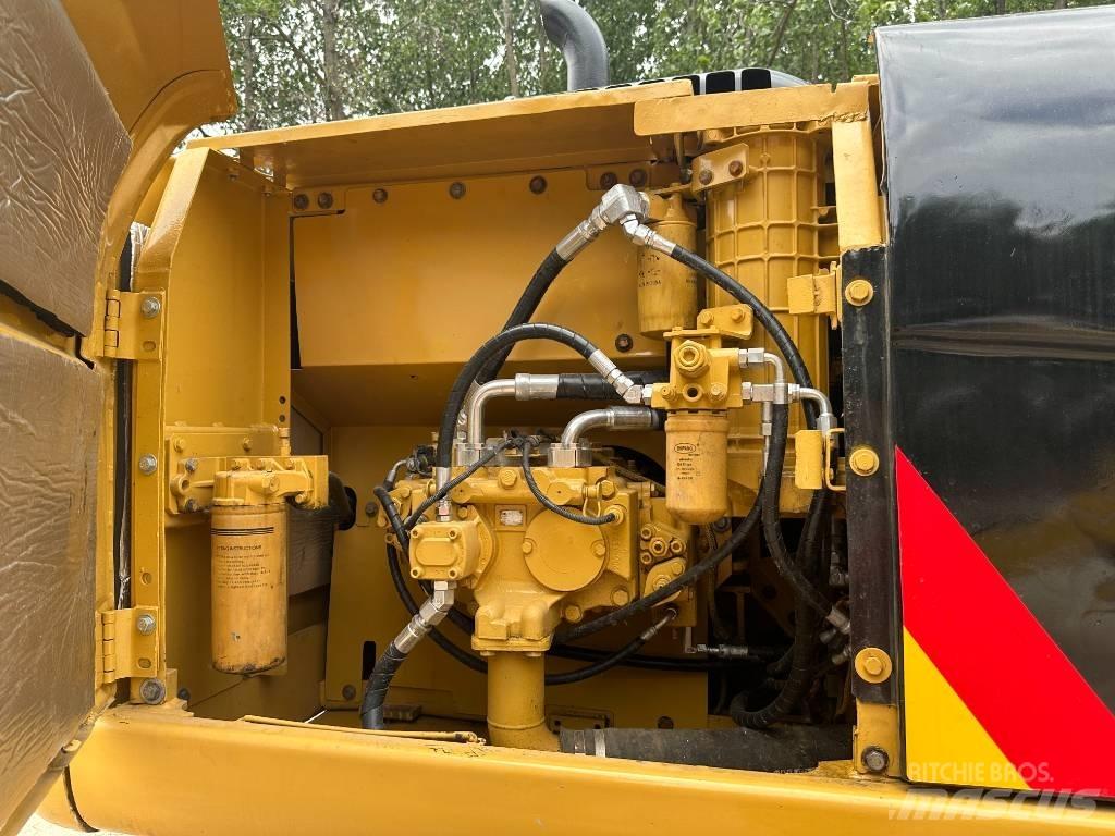 CAT 320D Гусеничные экскаваторы