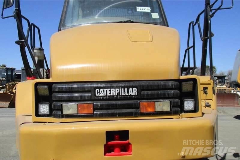 CAT 730 Шарнирно-сочленённые самосвалы