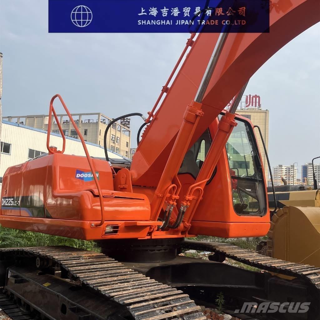 Doosan DH 225 Гусеничные экскаваторы