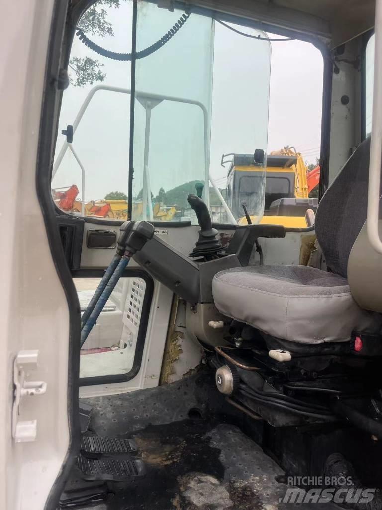 Takeuchi TB180C Гусеничные экскаваторы