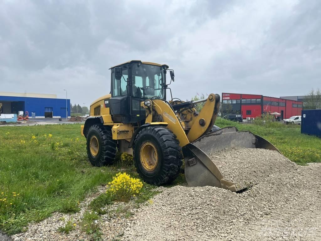 CAT 926M Фронтальные погрузчики