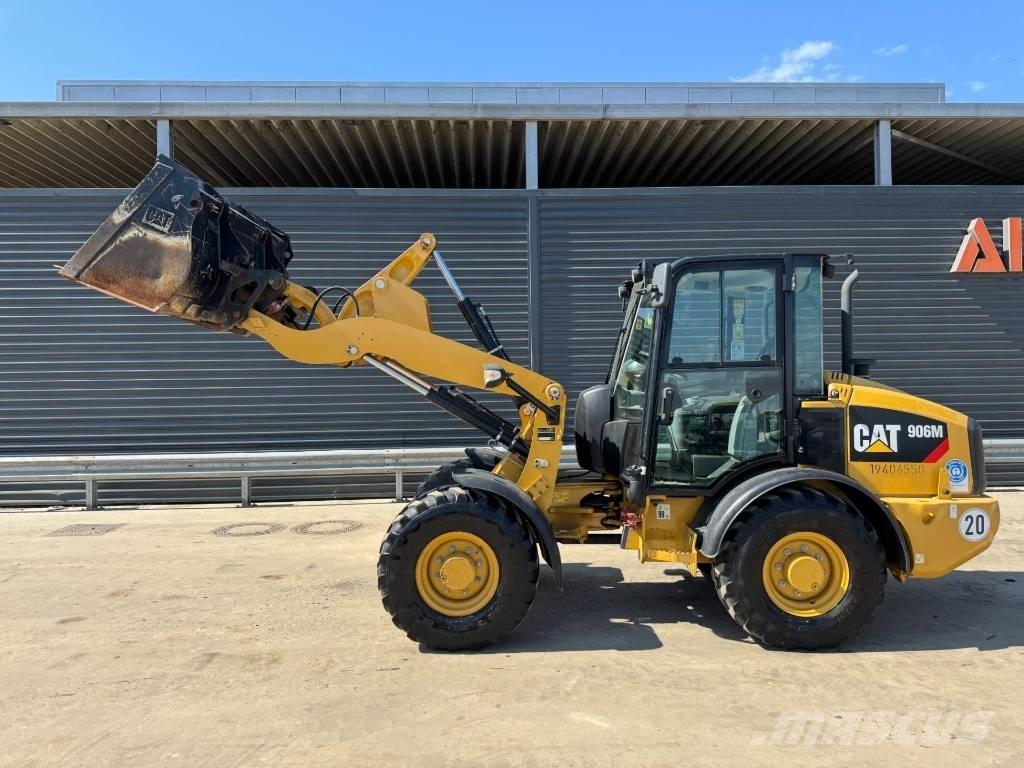 CAT 906M Фронтальные погрузчики