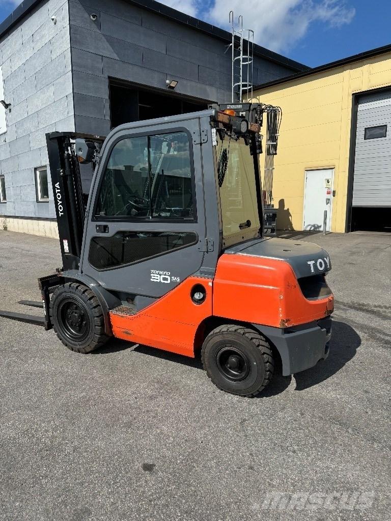 Toyota 02-8FDF30 Дизельные погрузчики