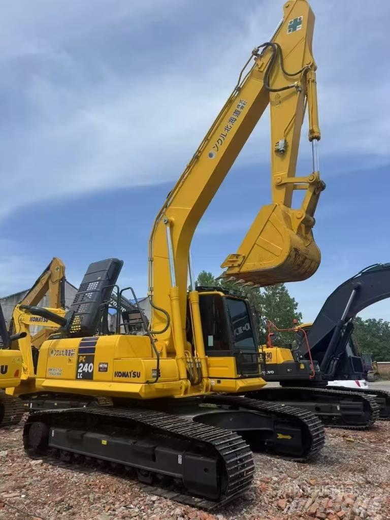 Komatsu 240LC-8 Гусеничные экскаваторы