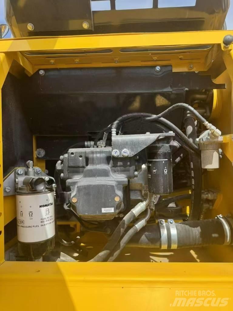 Komatsu 240LC-8 Гусеничные экскаваторы