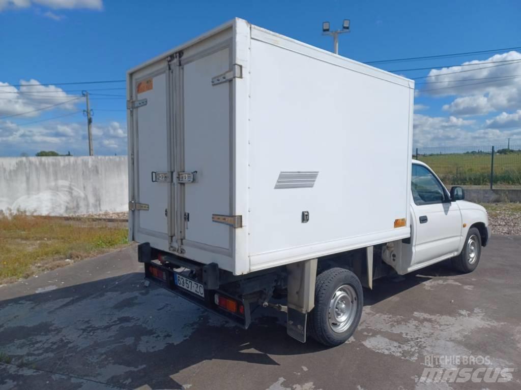 Toyota Hilux Бортовые фургоны