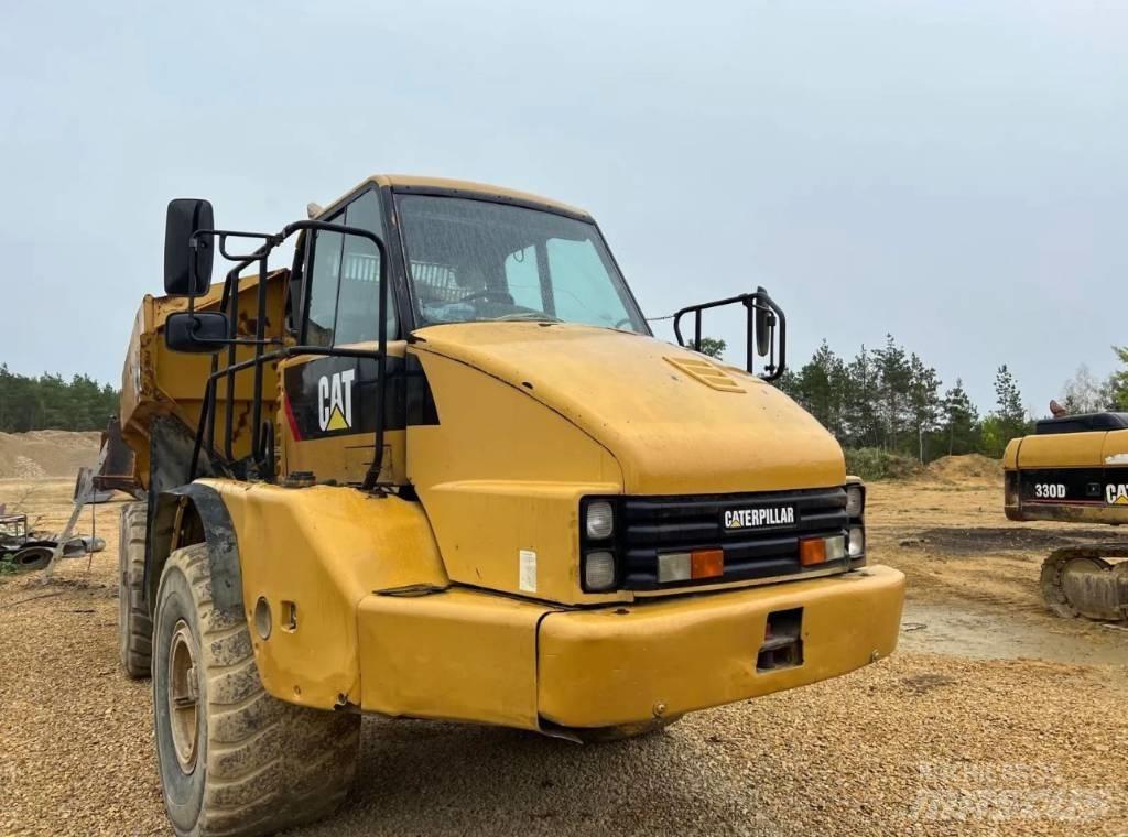 CAT 730 Шарнирно-сочленённые самосвалы