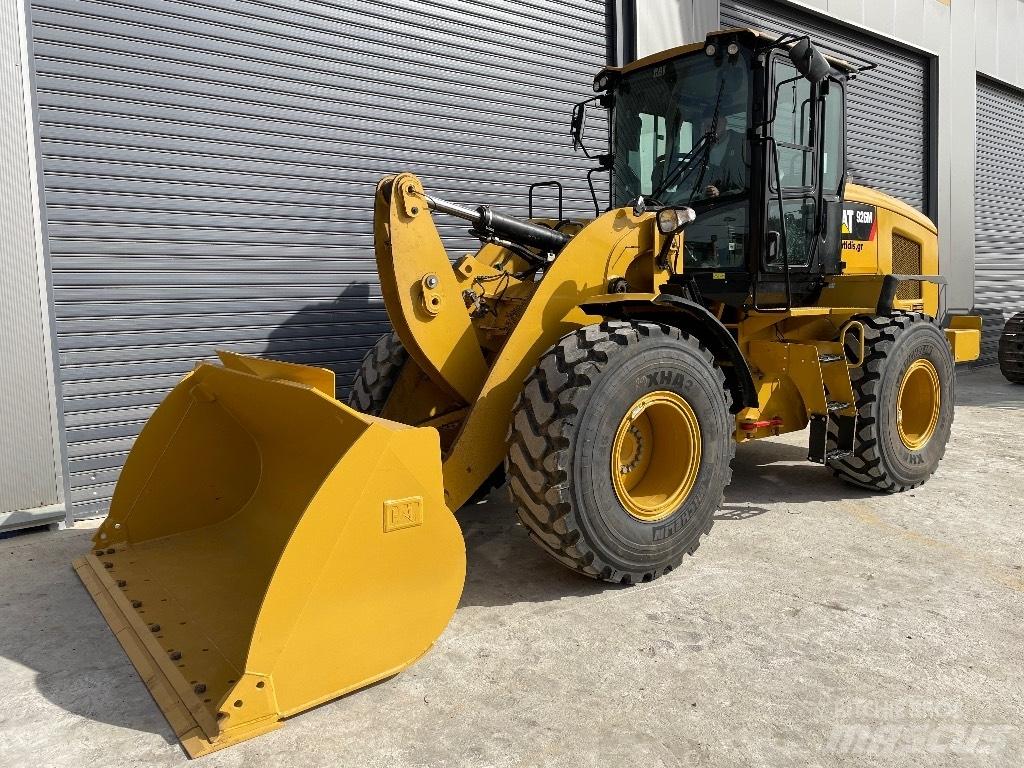 CAT 926M Фронтальные погрузчики