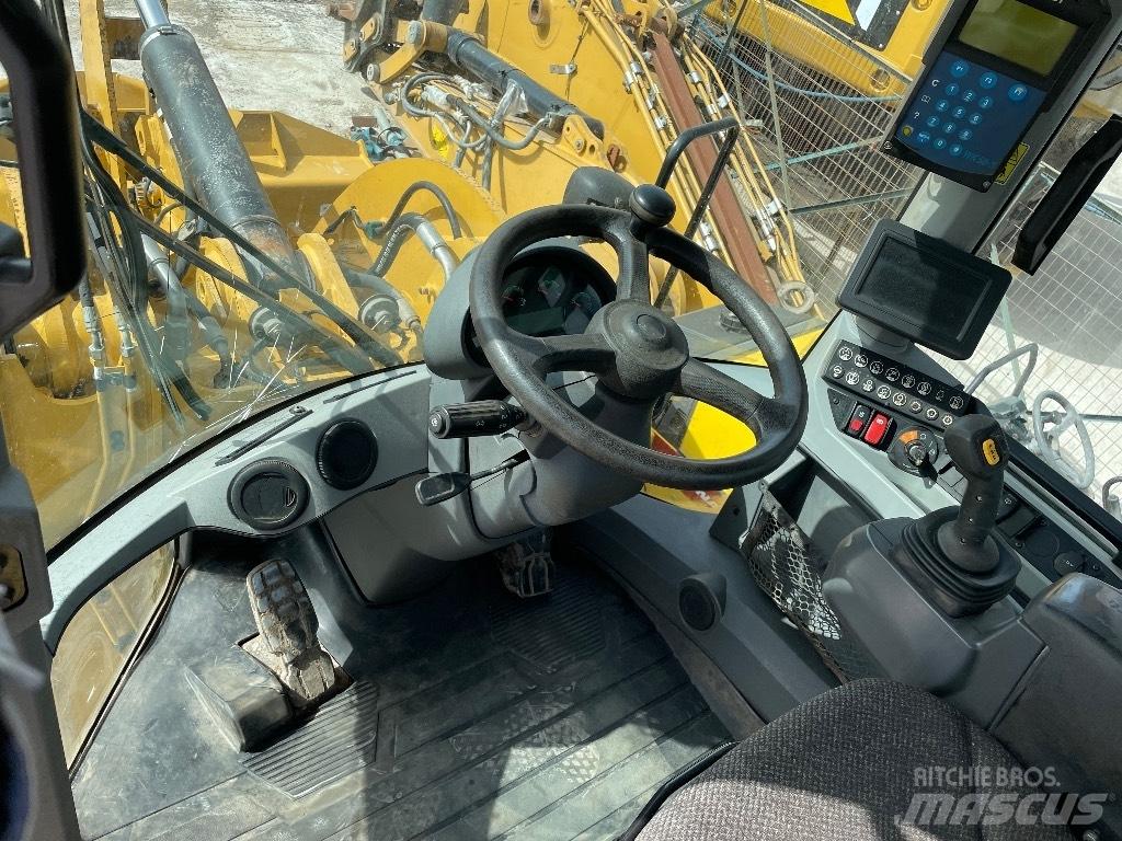 CAT 926M Фронтальные погрузчики