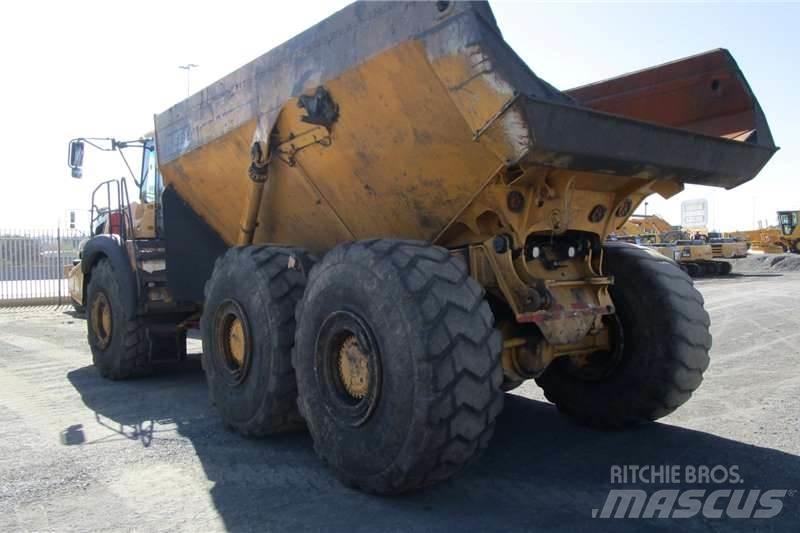 Bell B40E Шарнирно-сочленённые самосвалы