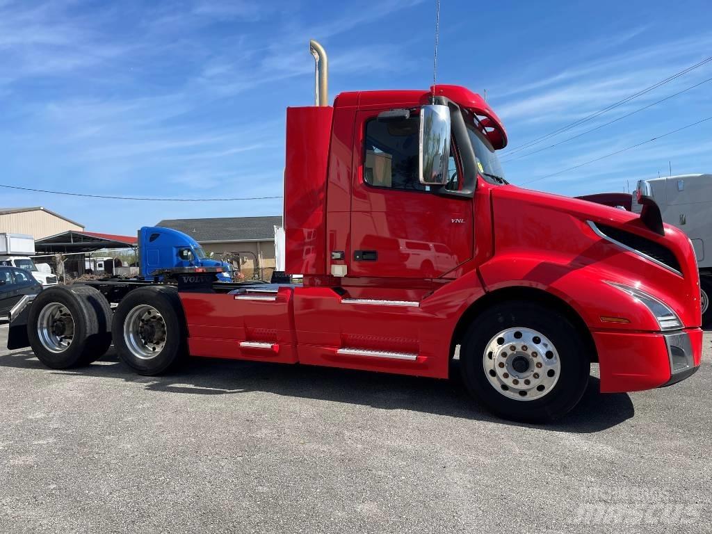 Volvo VNL64T300 Седельные тягачи