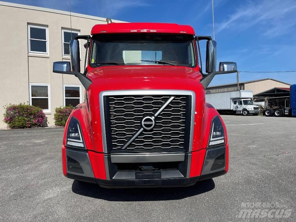 Volvo VNL64T300 Седельные тягачи