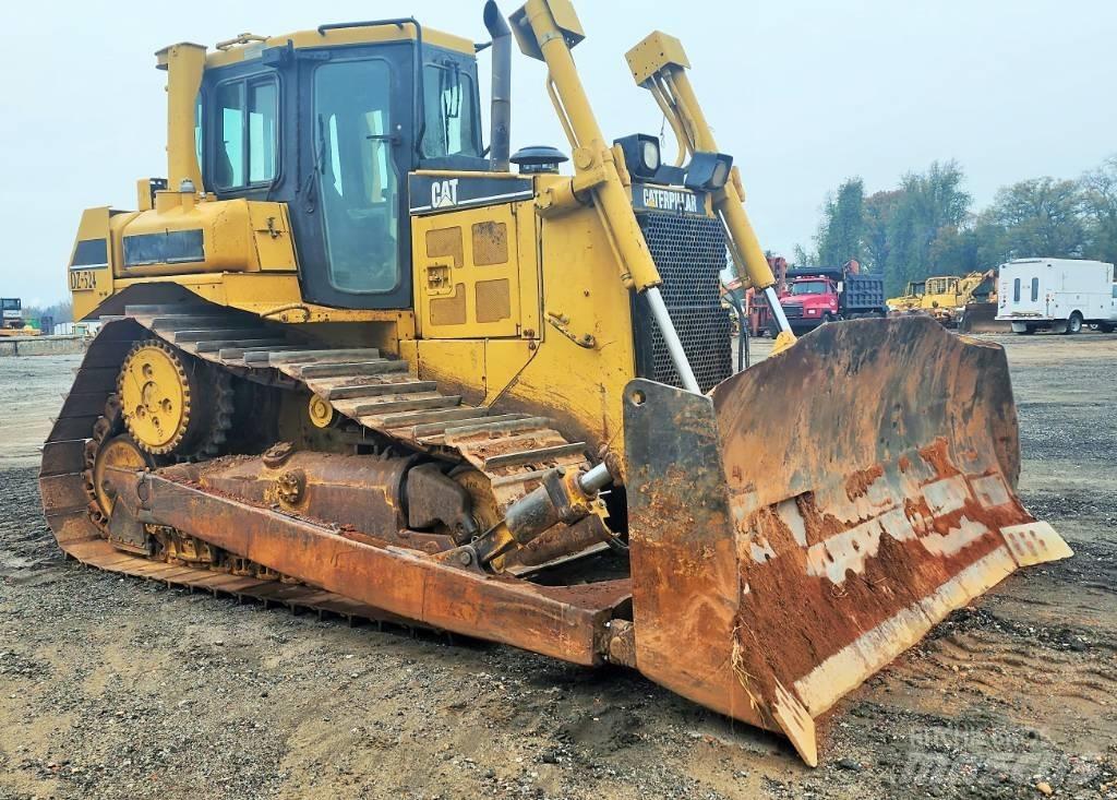 CAT D 6 R II Гусеничные бульдозеры