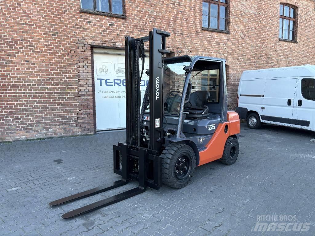 Toyota 06-8FDF30 Дизельные погрузчики