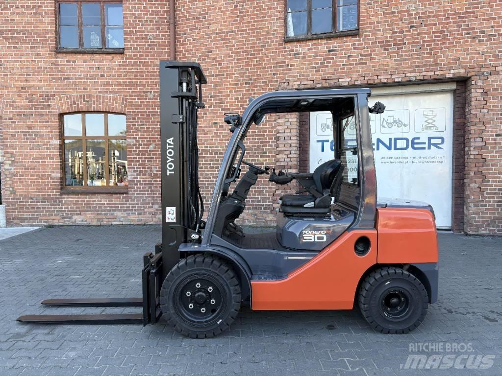 Toyota 06-8FDF30 Дизельные погрузчики
