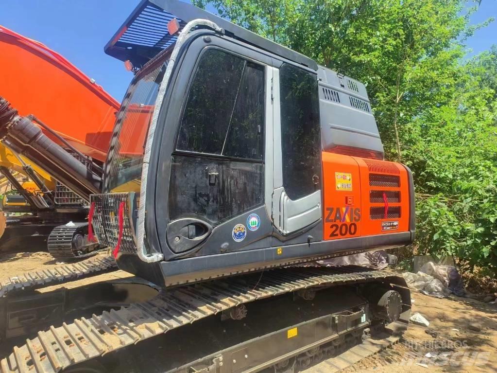 Hitachi EX200-3 Гусеничные экскаваторы