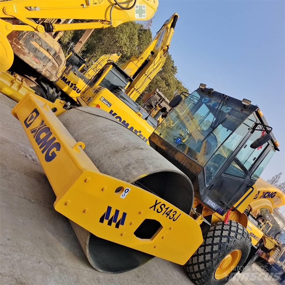 XCMG XS 142 J Грунтовые катки