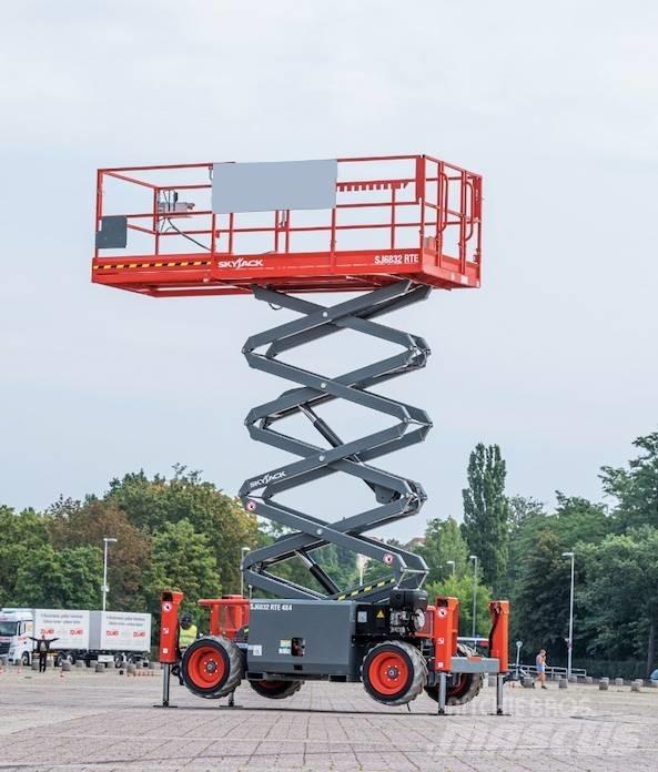 SkyJack 6832RTE Ножничные подъемники