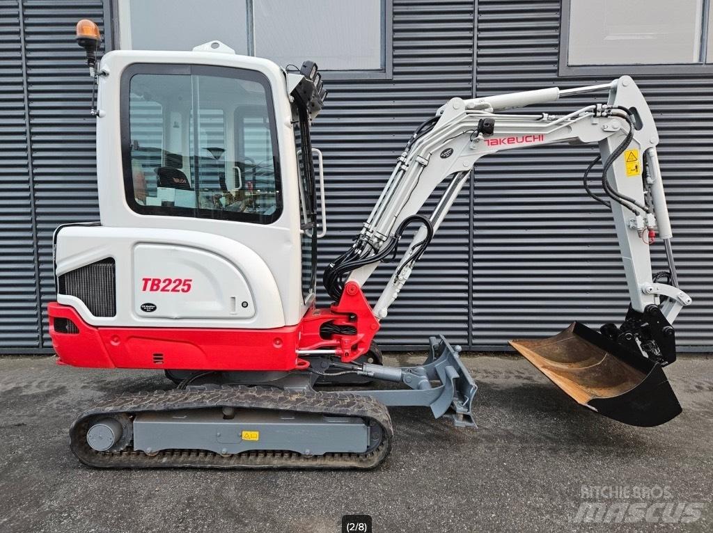 Takeuchi TB 225 Мини-экскаваторы
