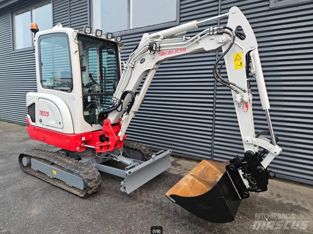 Takeuchi TB 225 Мини-экскаваторы