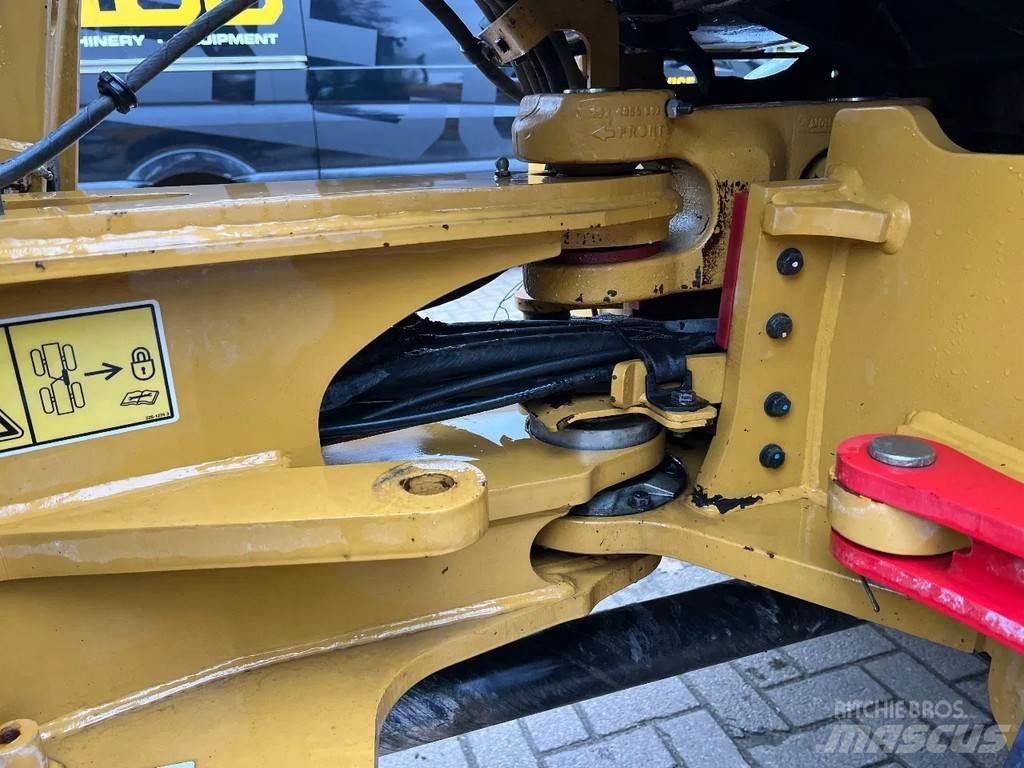 CAT 908M Фронтальные погрузчики