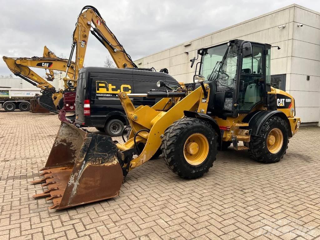 CAT 908M Фронтальные погрузчики