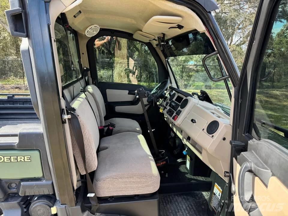 John Deere XUV835R Коммунальные машины