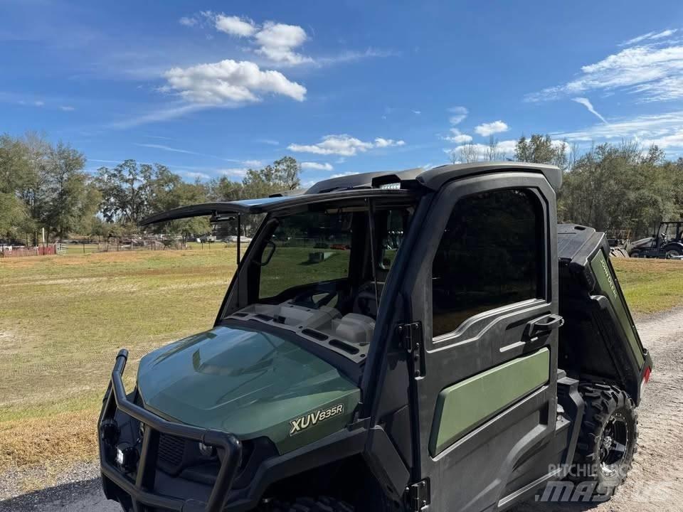 John Deere XUV835R Коммунальные машины