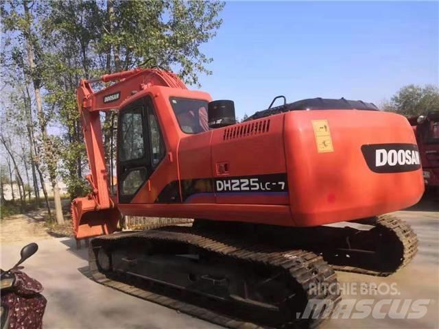 Doosan DH225 Гусеничные экскаваторы